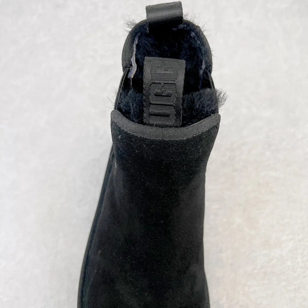 Pick up locally 💰600 UGG 4526 Chelsea thick-soled autumn and winter sheepskin and fur snow boots. All shoes are made from the same factory as ZP. Longfeng A-grade Australian imported sheepskin and fur women's boots. Brand OEM production line. Fully follow the ZP process. Original pattern maker of the OEM. Adhering to the principle of no original shoes and no development selection. Pay attention to every detail. The most authentic version on the market. TREADLITE "Light Wing" technology outsole. Lightweight/durable/flexible/pile size: 35 36 37 38 39 40 Coding: by3936030